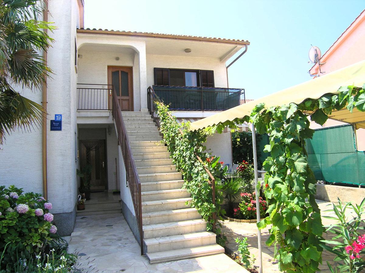 Apartman Braut Krk Town Exterior photo